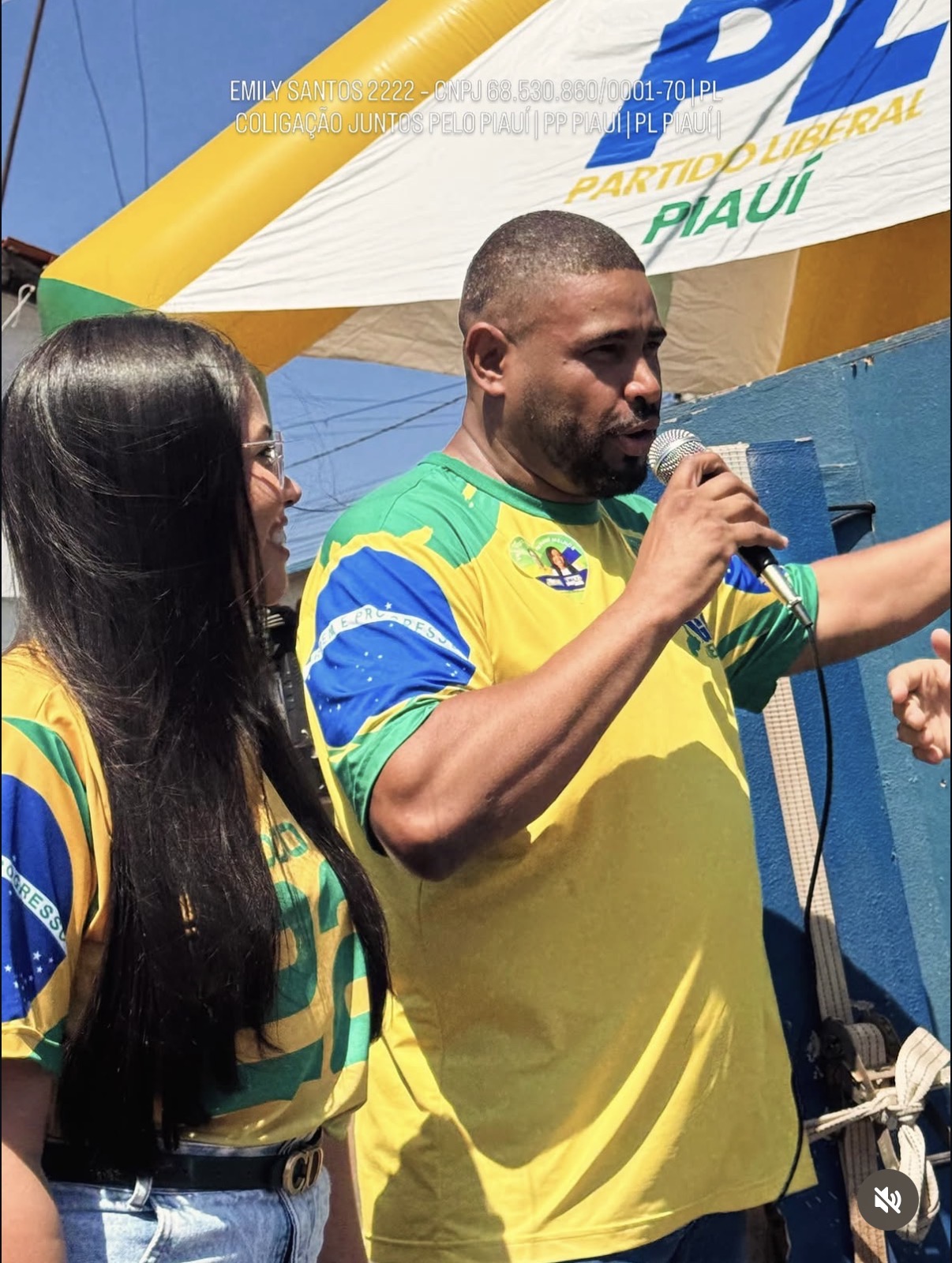 Emily Santos ao lado do pai, o vereador Samuel, em evento do PL Piauí